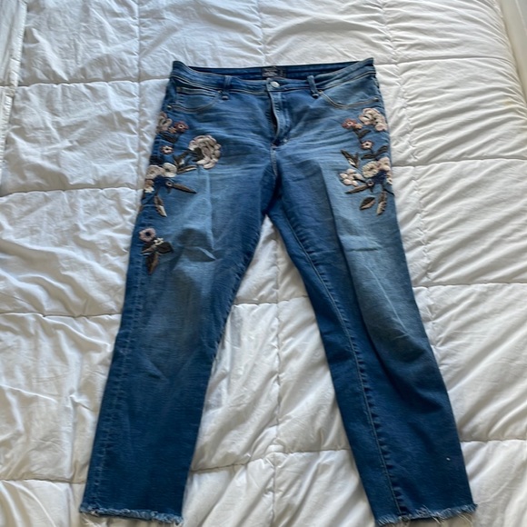 Abercrombie & Fitch Denim - ABERCROMBIE Simone High Rise Ankle Embroidered Jeans Size 12 Short